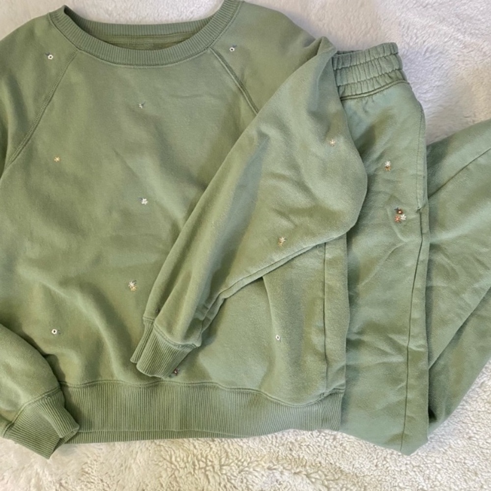 SWEATSHIRT ONLY
